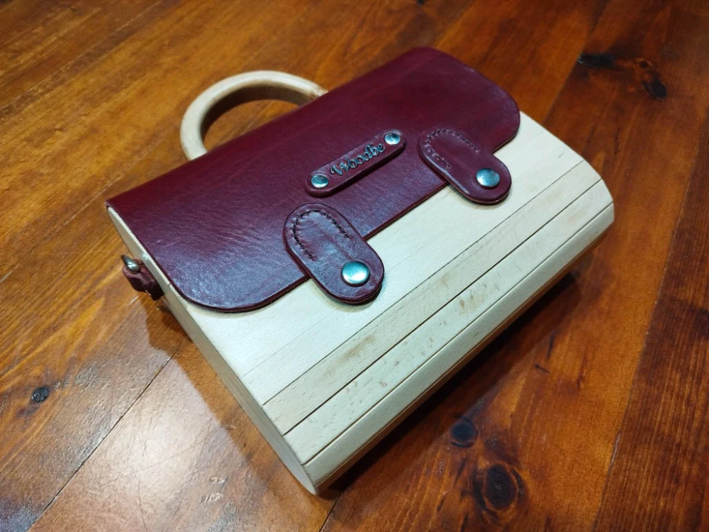 Dřevěná kabelka - buk bordo