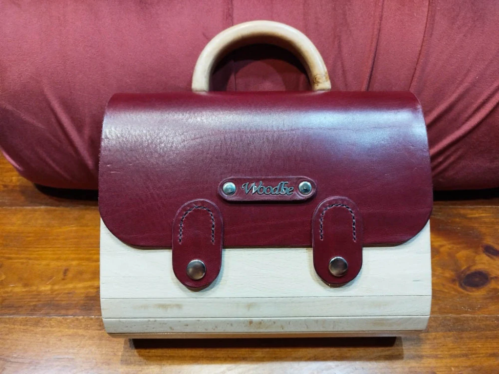 Dřevěná kabelka - buk bordo